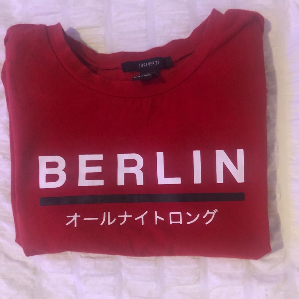 Cropped graphic tee